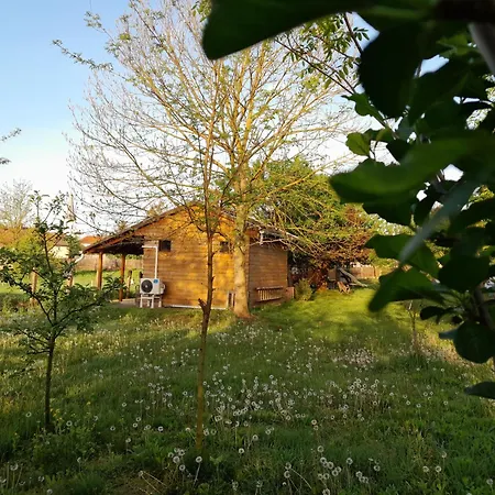 Villa Csonakhaz *